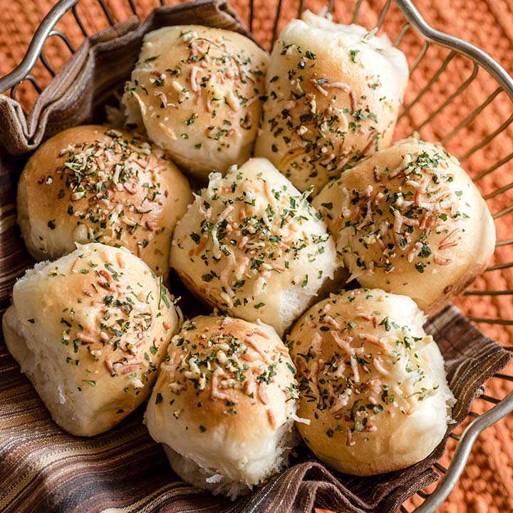 Garlic Parmesan Dinner Rolls