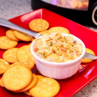 Slow Cooker New England Clam Dip